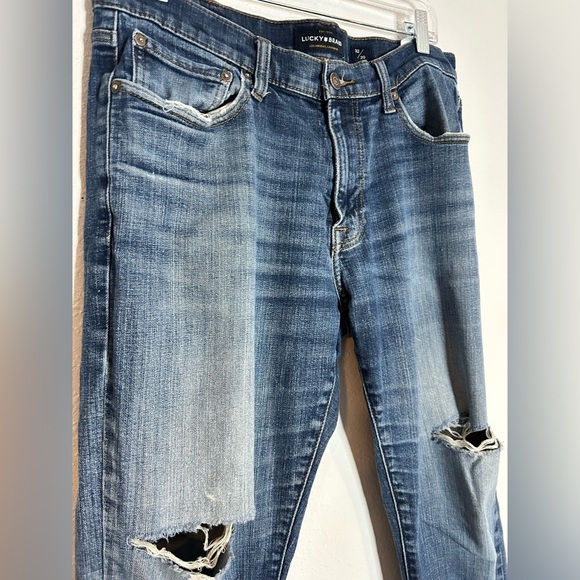 Lucky Brand Athletic Slim Relaxed Jeans with Distressed Details Size 32 - Picture 2 of 6